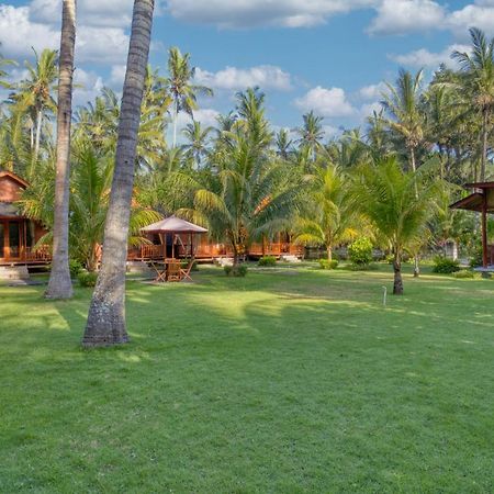Puri Yalus Bungalow Toyapakeh Exterior photo