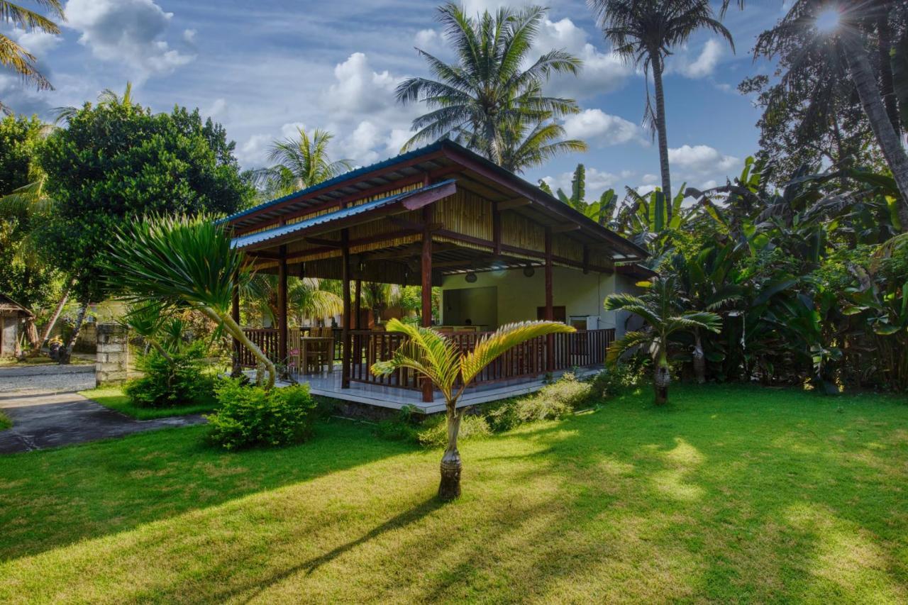 Puri Yalus Bungalow Toyapakeh Exterior photo