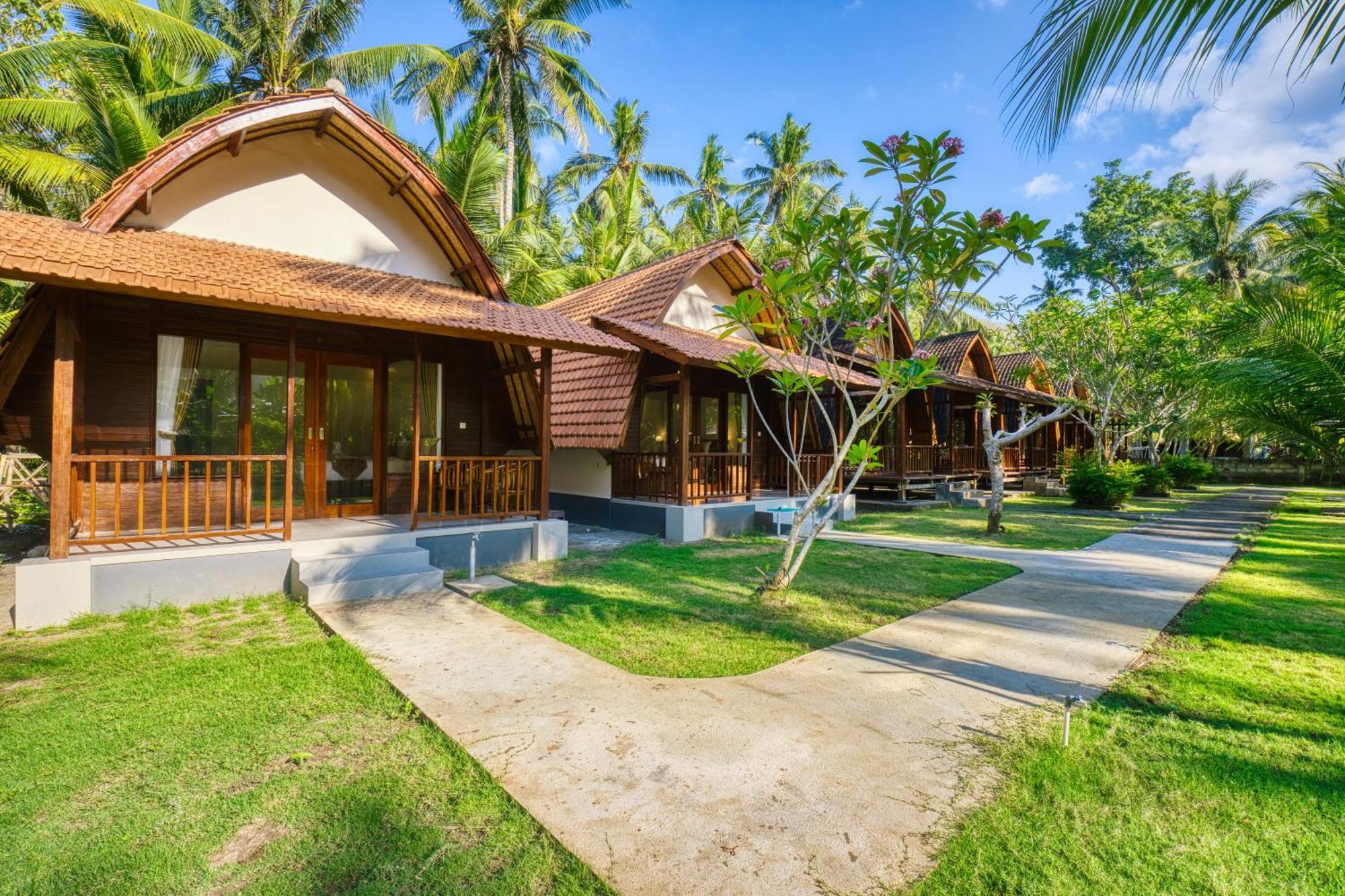 Puri Yalus Bungalow Toyapakeh Exterior photo