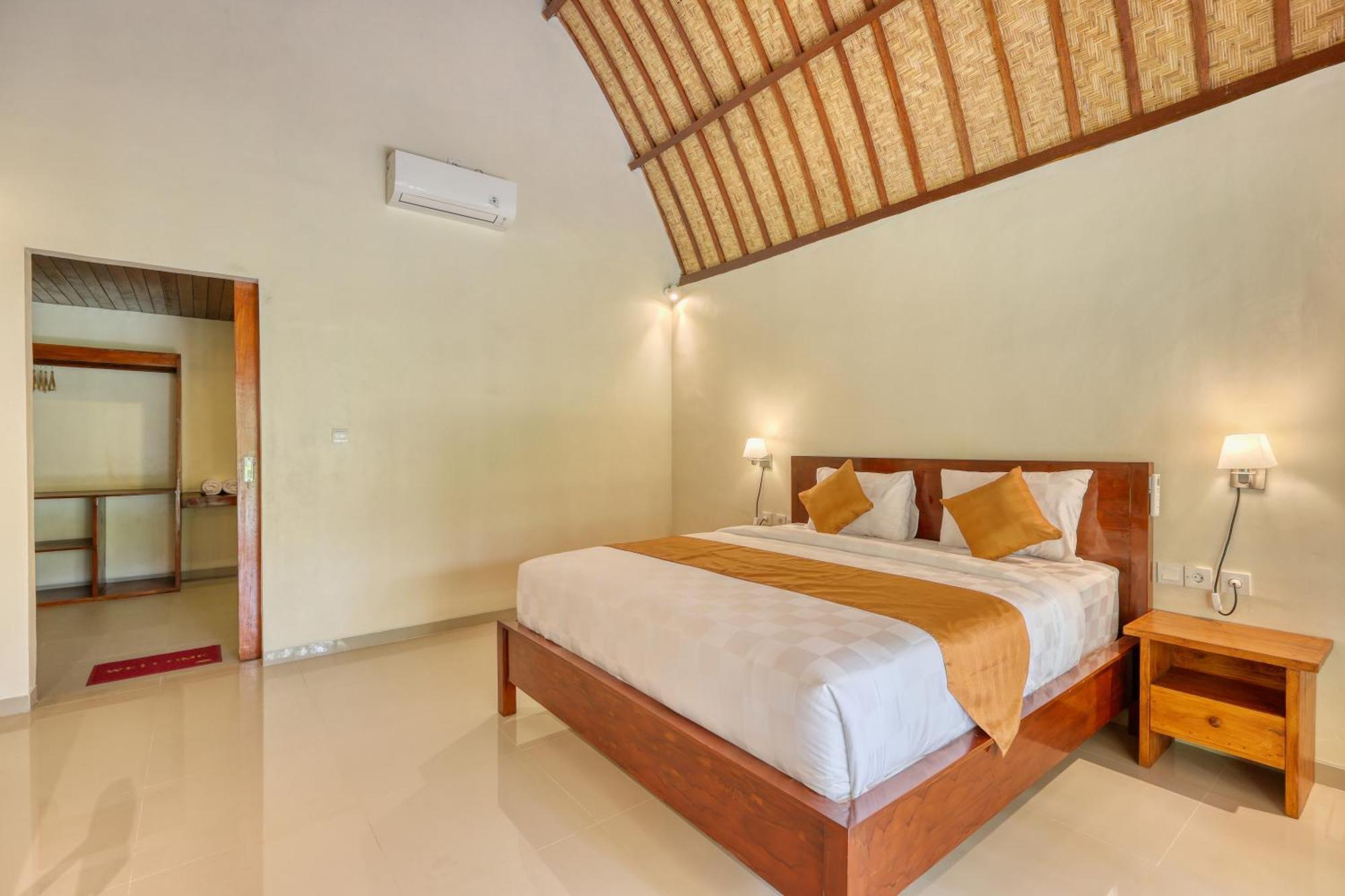 Puri Yalus Bungalow Toyapakeh Room photo