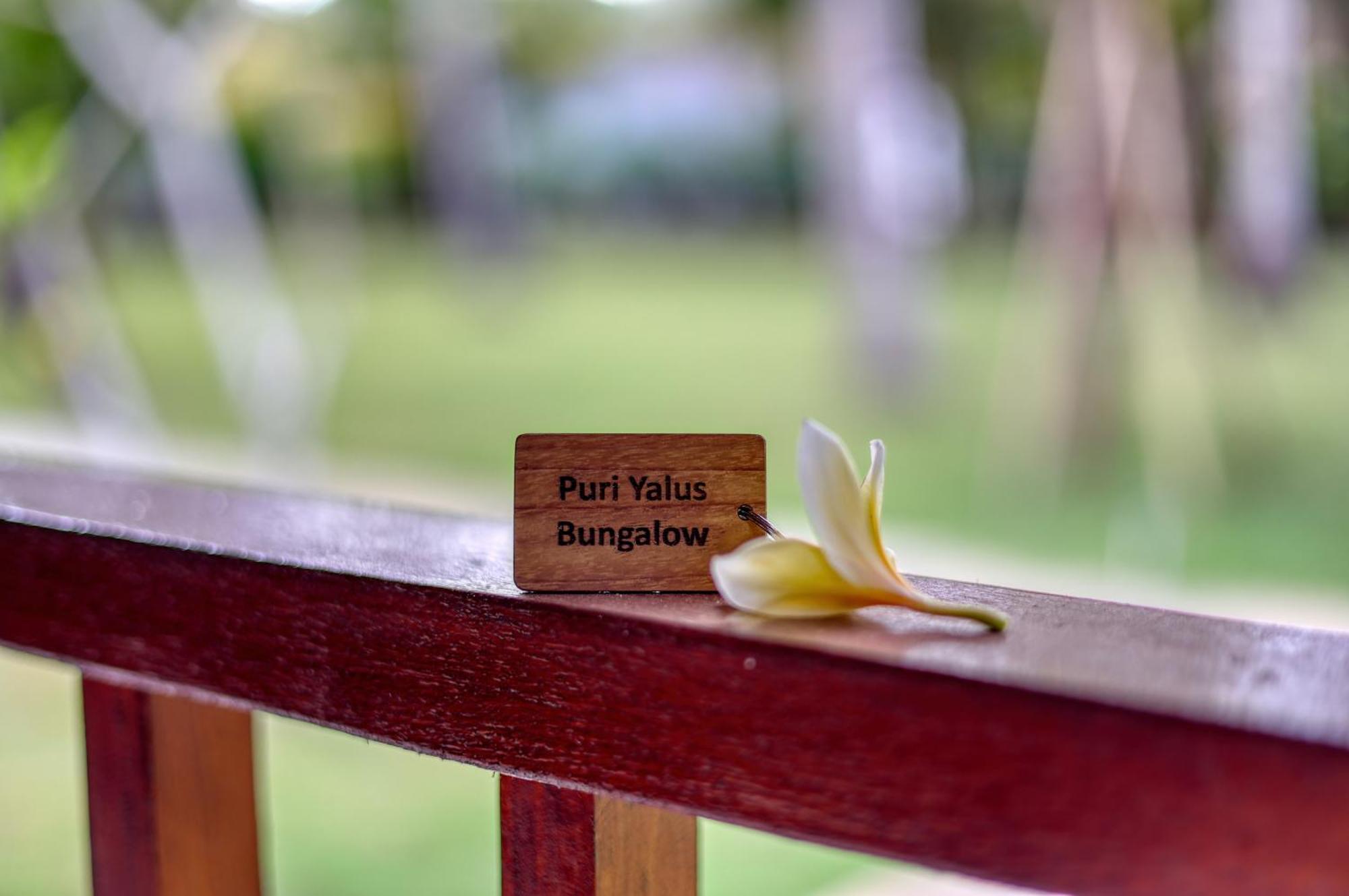Puri Yalus Bungalow Toyapakeh Exterior photo
