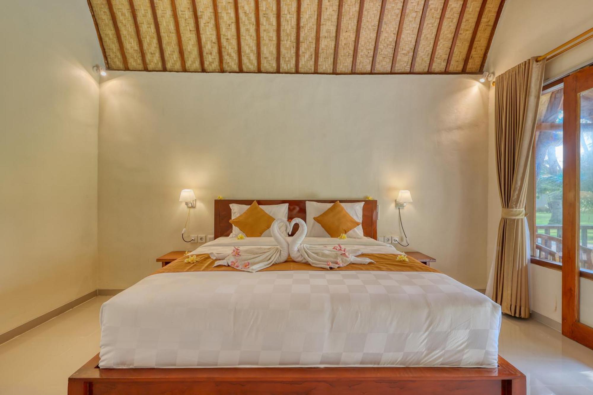 Puri Yalus Bungalow Toyapakeh Room photo